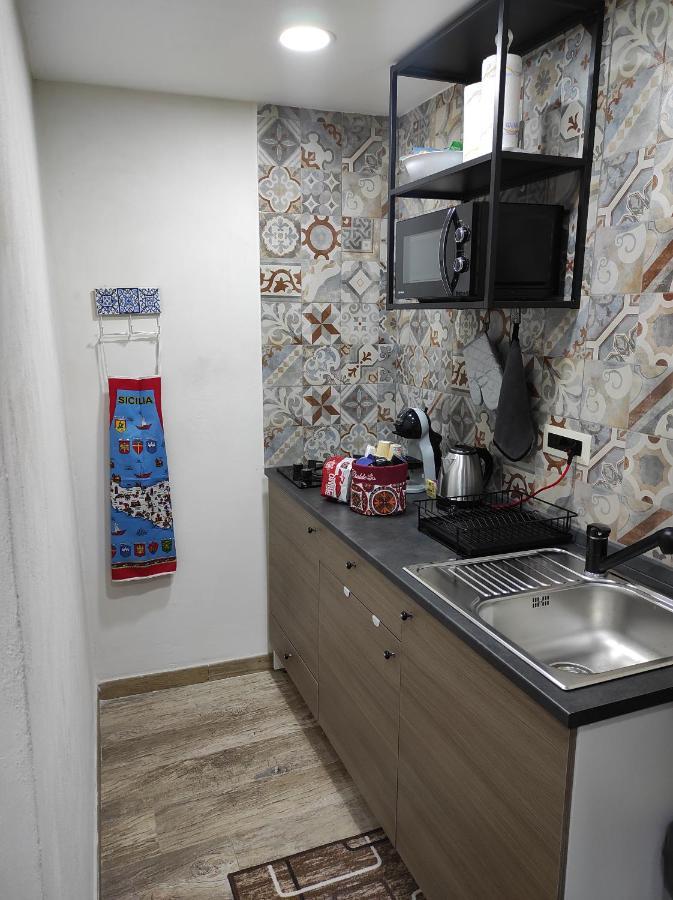 Tapia'S Rooms Big คาตาเนีย ภายนอก รูปภาพ